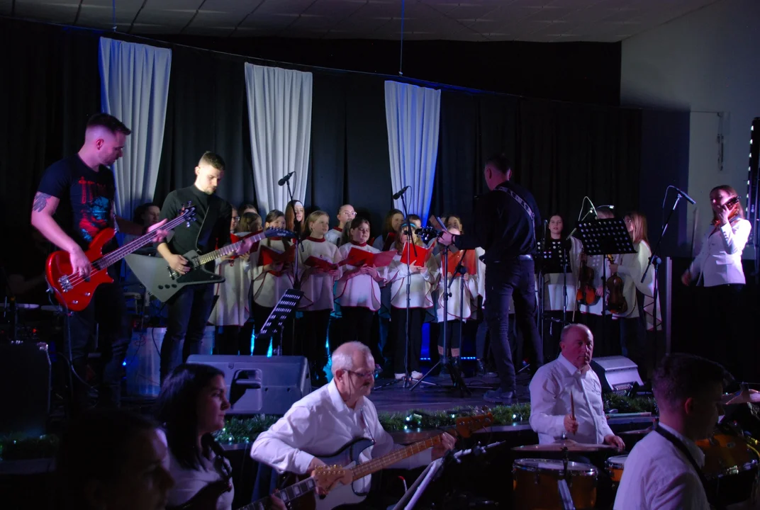 Koncert kolęd Big Band Pępowo i Schola Nutki św. Michała Archanioła z Pogorzeli