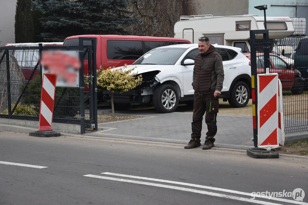 Zniszczony płoty przy ul. Polnej w Krobi