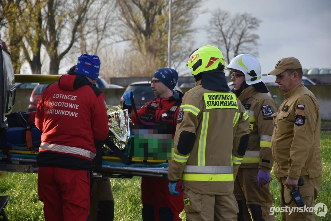 Wypadek w gospodarstwie w Kosowie. Pod trójką mężczyzn zarwał się pomost