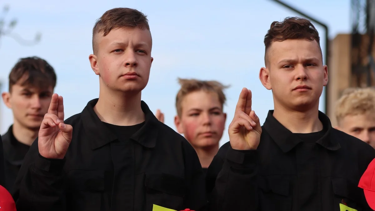 Ślubowanie, pasowanie, odznaczenia i gratulacje. Dzień Strażaka w Sobiałkowie i Sarnowie [ZDJĘCIA] - Zdjęcie główne