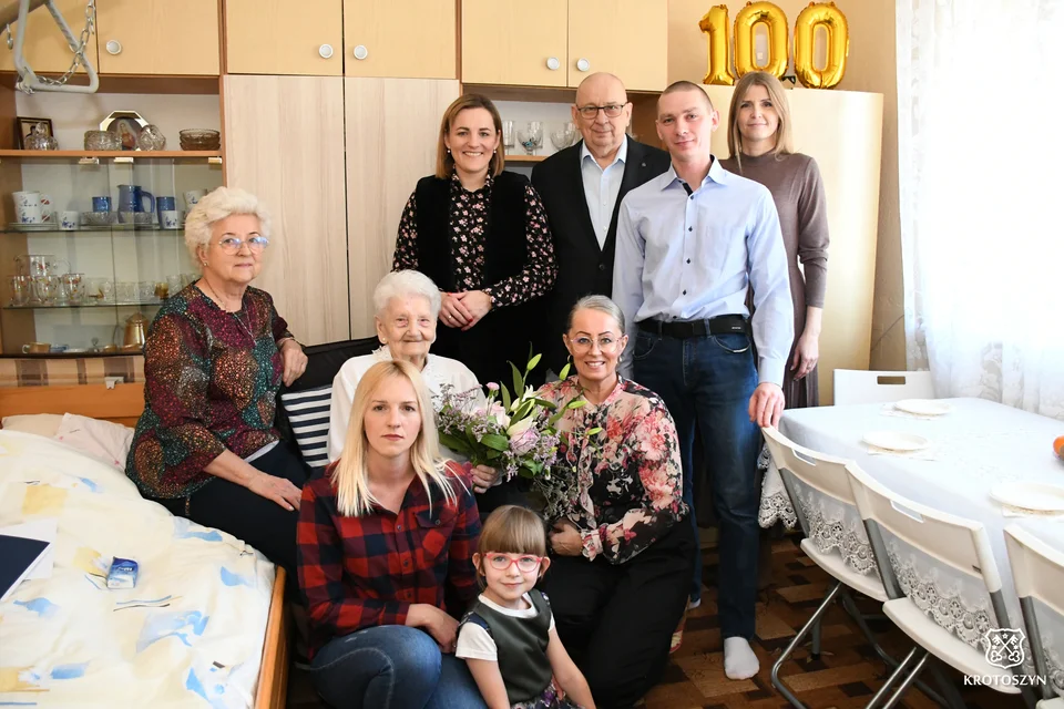 Ma 100 lat i wciąż zaraża pogodą ducha. Wyjątkowa mieszkanka gminy Krotoszyn [ZDJĘCIA] - Zdjęcie główne