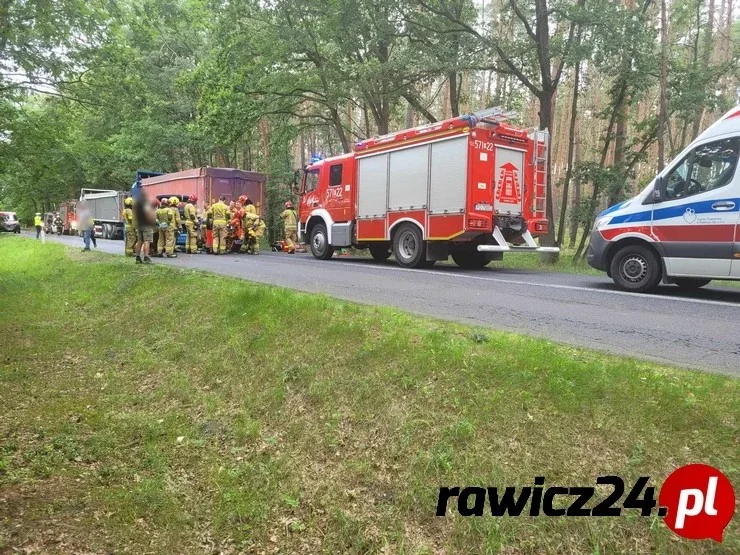 Wypadek na drodze wojewódzkiej 324 pomiędzy Rondem Załęcze a miejscowością Wiewierz