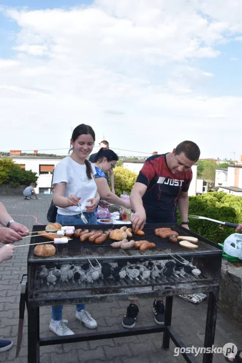 Pierwsze integracyjne gostyńskie grillowanie na tarasie GOK Hutnik