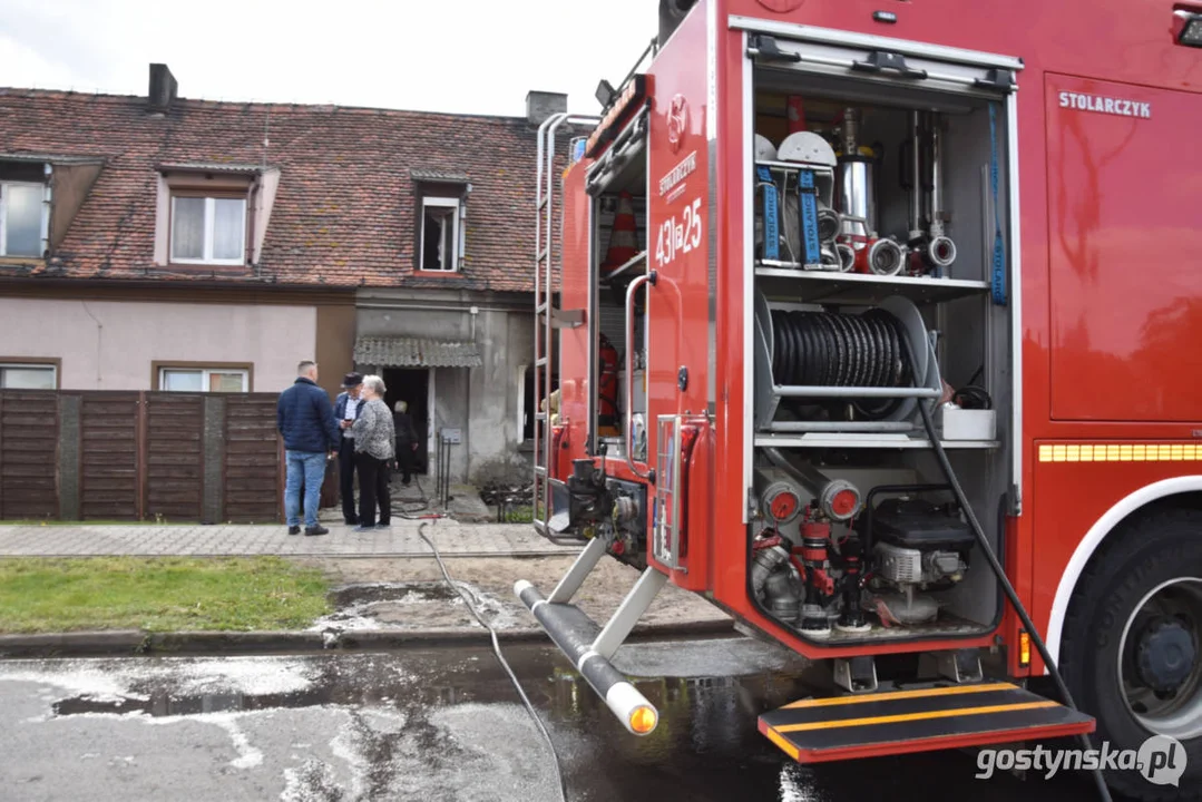 Groźny pożar w Łęce Wielkiej. Mieszkanie spłonęło doszczętnie