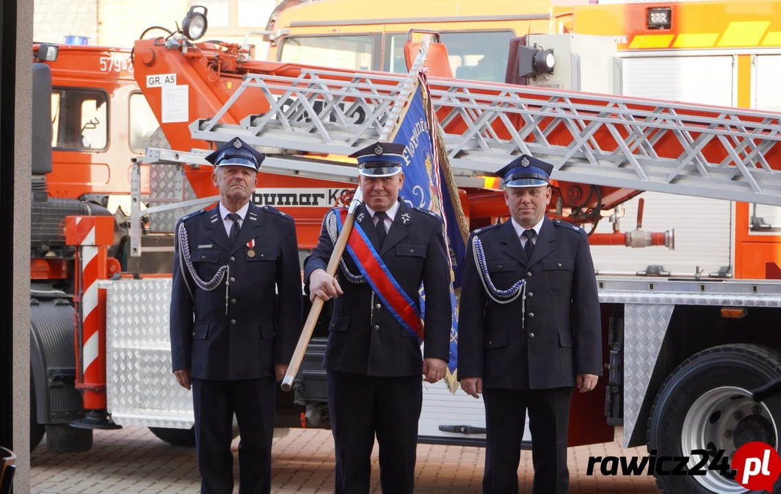 Strażacy ze Szkaradowa oficjalnie powitali wóz z podnośnikiem hydraulicznym [ZOBACZ ZDJĘCIA] - Zdjęcie główne