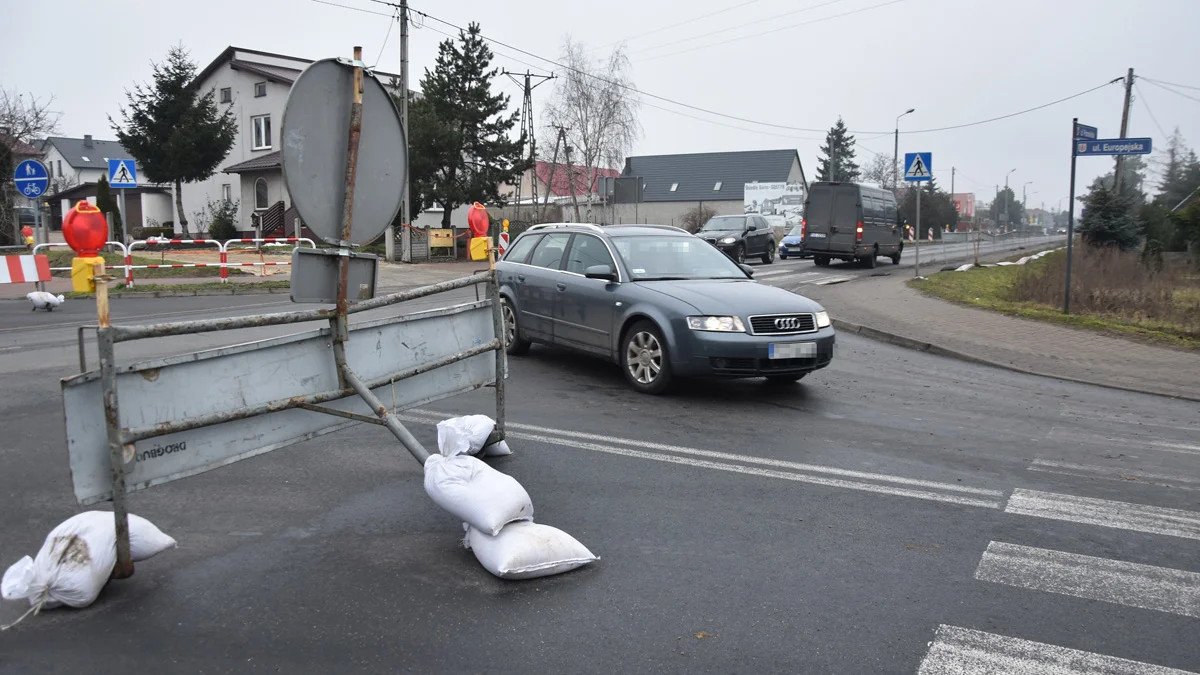 Kierowcy! Nie tędy droga! Patrzcie na znaki w Gostyniu, bo nawigacja wyprowadzi was w pole - Zdjęcie główne