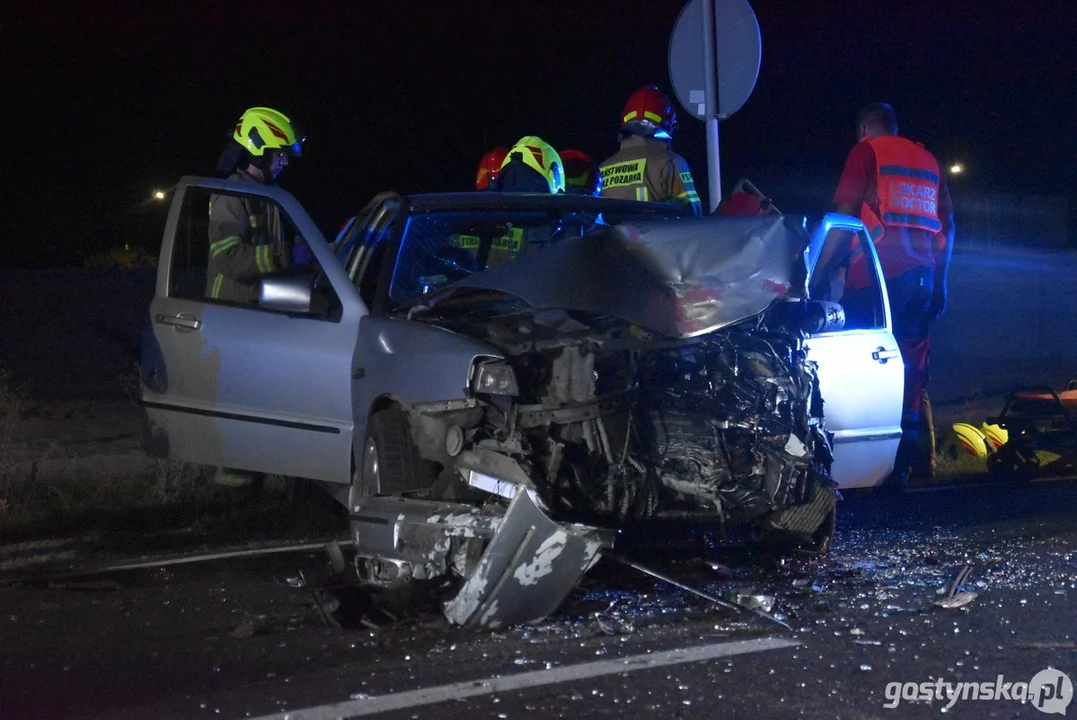 Zderzenie samochodu osobowego z ciężarowym na DW434 w Kuczynie