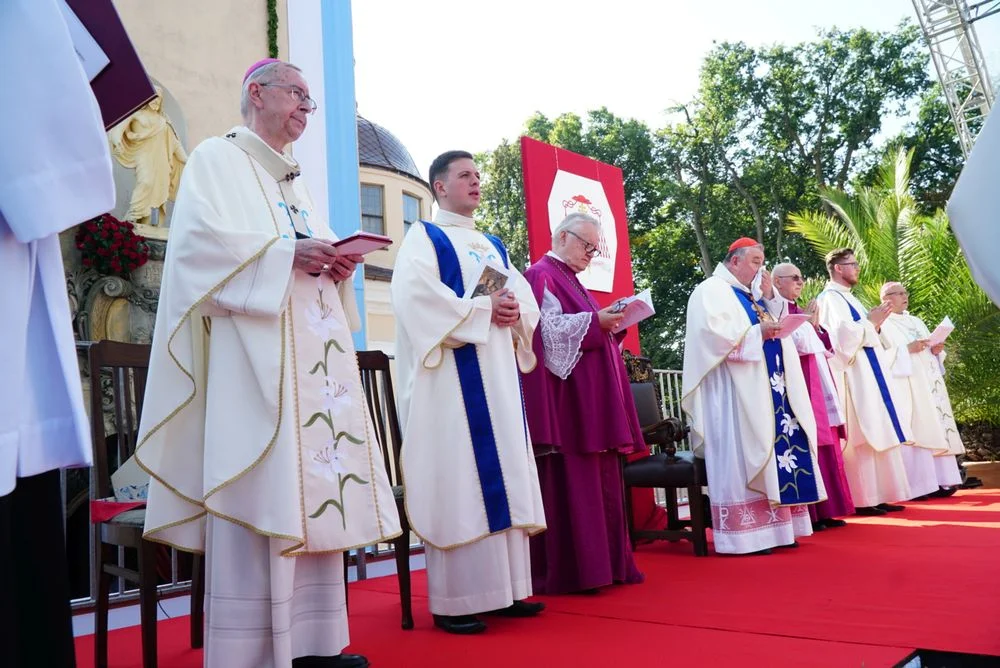 Smolice. Koronacja wizerunku Matki Bożej Uzdrowienia Chorych