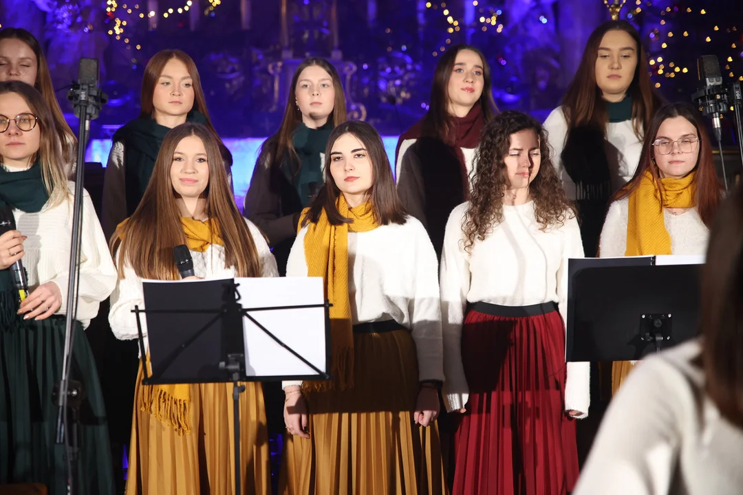 Koncert kolęd Scholi Lenartowickiej i zespołu Sound of Heaven [ZDJĘCIA, WIDEO] - Zdjęcie główne