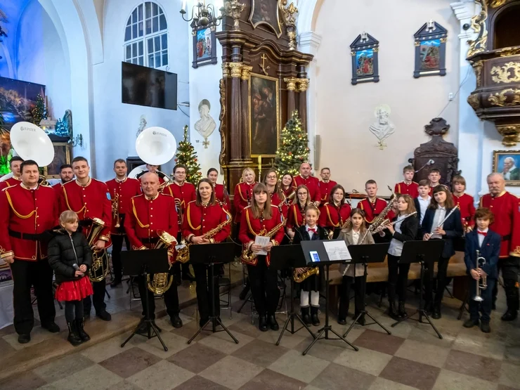 Występ Orkiestry Dętej Gminnego Ośrodka Kultury w Choczu [ZDJĘCIA] - Zdjęcie główne