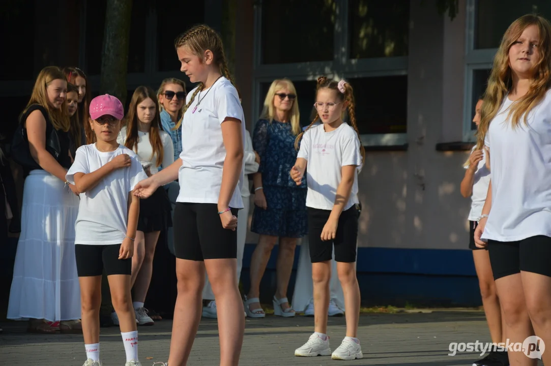 Rozpoczęcie roku szkolnego w szkole podstawowej nr 3 im. Przemysława II w Gostyniu