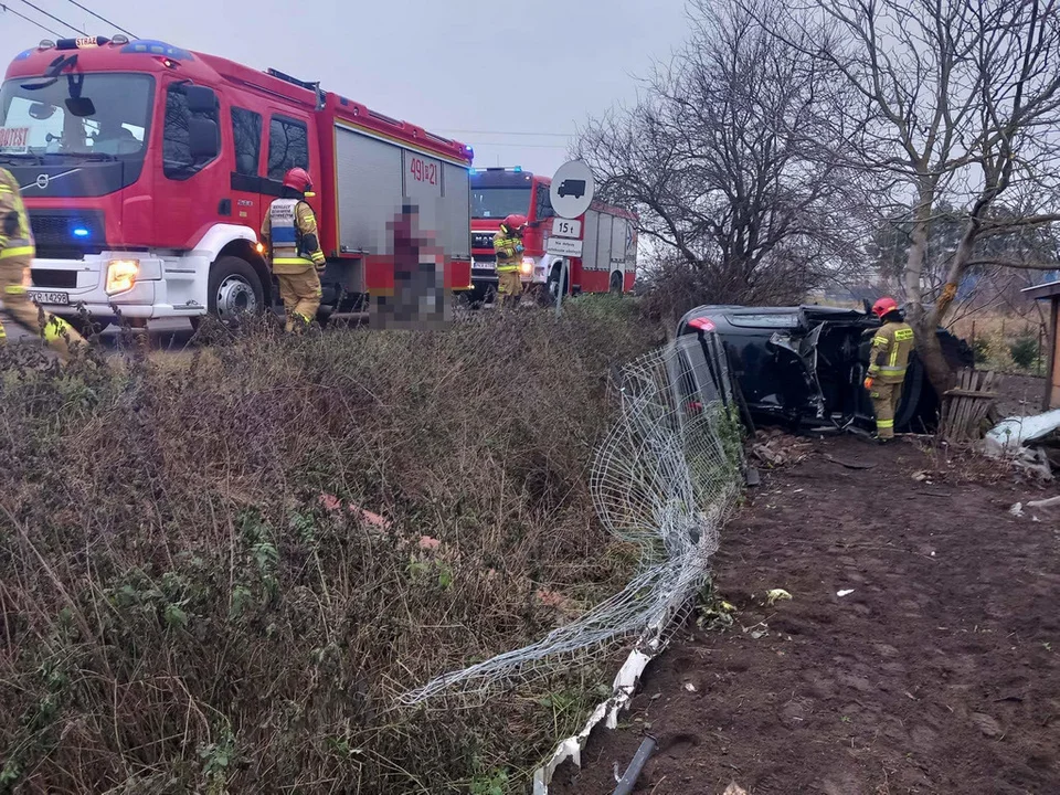 Chwaliszew. Był pod wpływem alkoholu i miał zakaz prowadzenia. Wjechał do rowu [ZDJĘCIA] - Zdjęcie główne