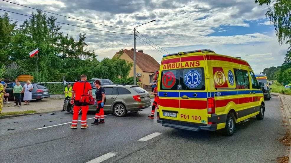 Zderzenie dwóch aut na DK11 w Witaszycach