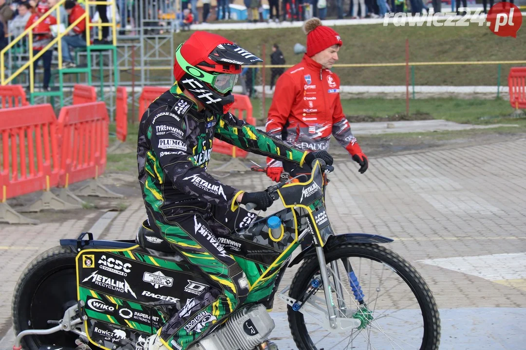 Kolejarz wygrywa na inaugurację.