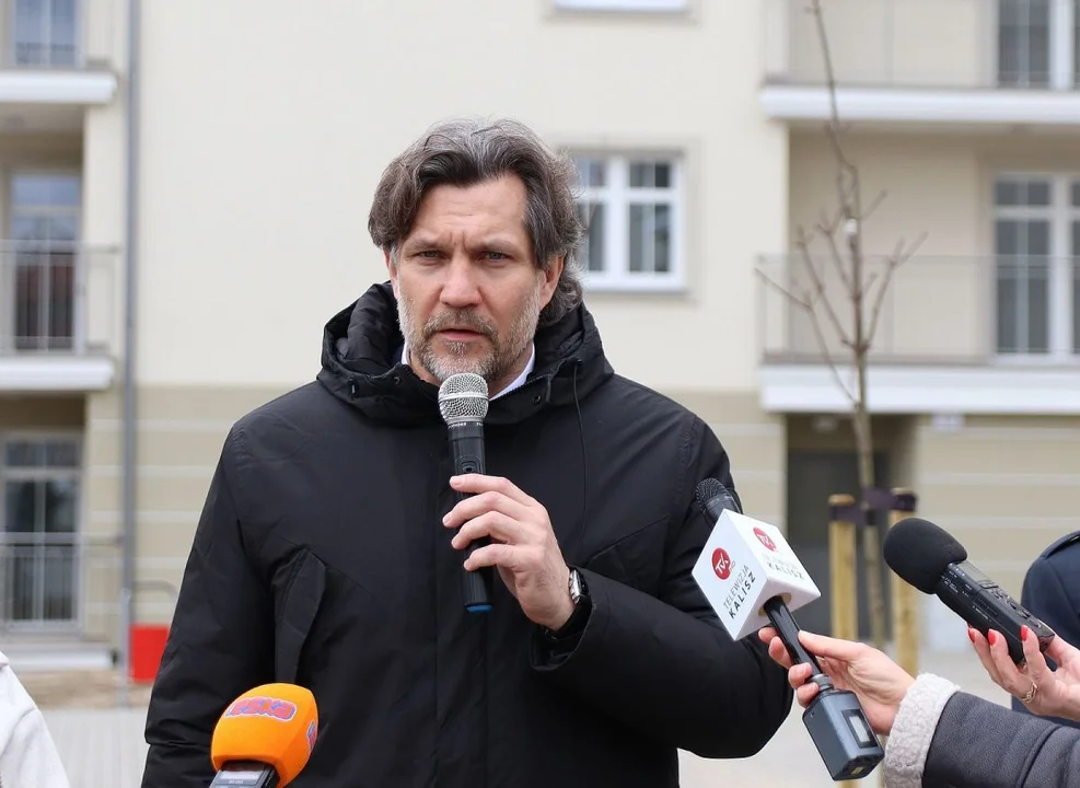 28 nowych mieszkań w Kaliszu. Prezydent Krystian Kinastowski wręczył klucze lokatorom