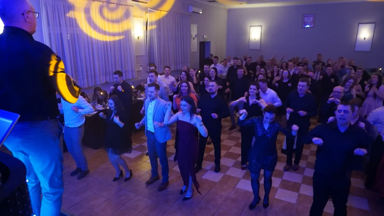Bal Kubusia Puchatka w Dobrzycy. Świetna muzyka, pyszne jedzenie i niesamowita atmosfera! [ZDJĘCIA] - Zdjęcie główne