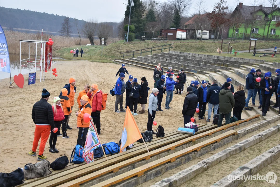 Klub Morsów "Niedźwiedź" Gostyń zorganizował dla WOŚP piknik na plaży jeziora cichowskiego