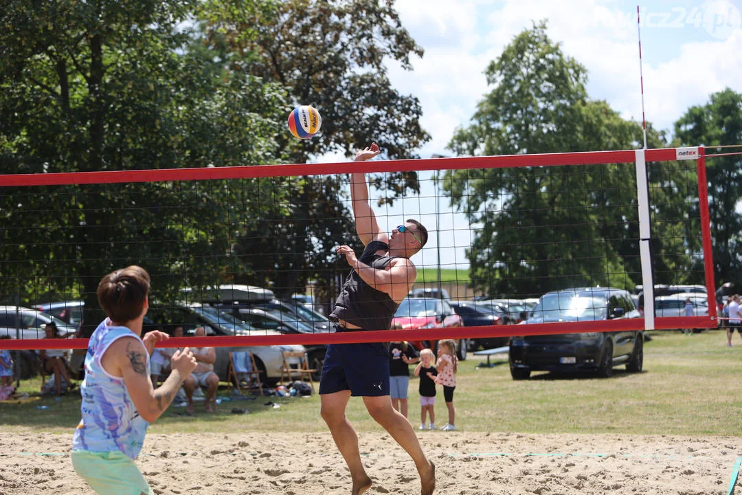 Turniej siatkówki plażowej w Jutrosinie