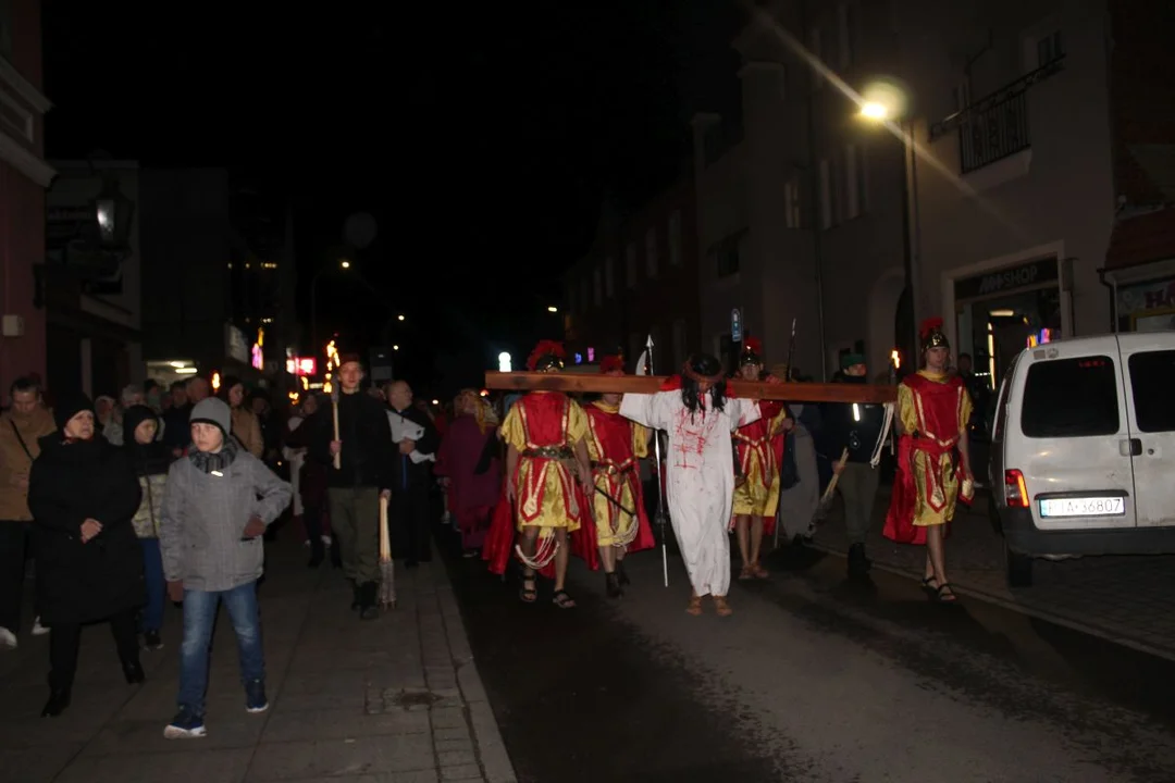 Droga Krzyżowa ulicami Jarocina przygotowana przez parafie Chrystusa Króla i św. Marcina