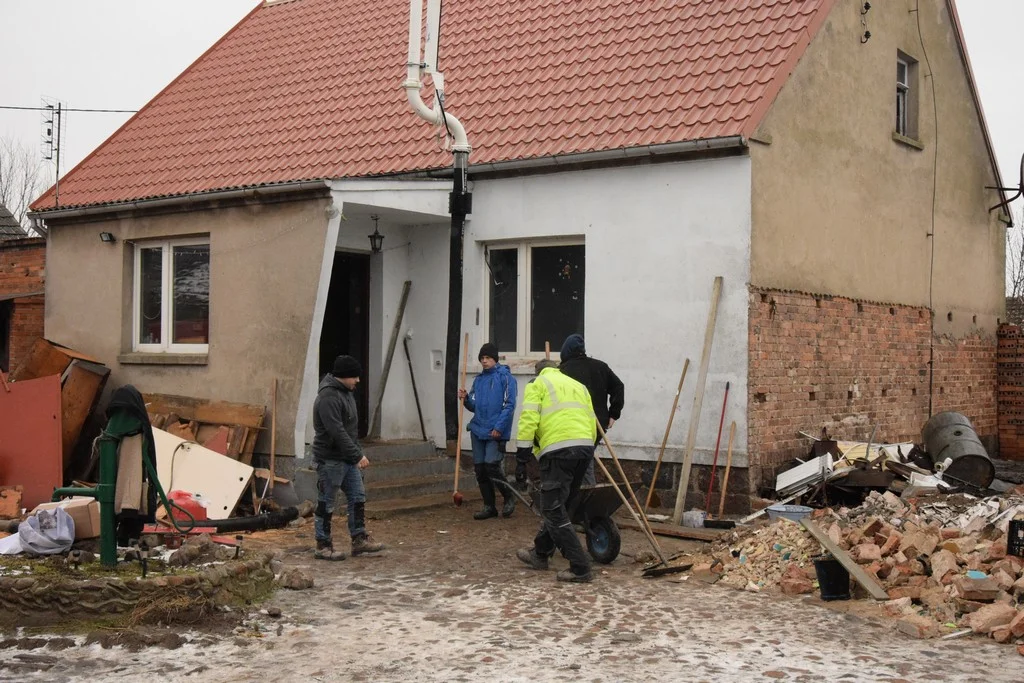 Ruszyła odbudowa domu Bartka i Kacpra Trzaskawka z Szurkowa