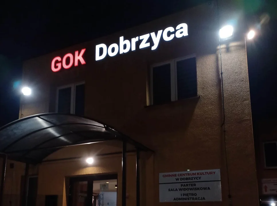 Kolejne inwestycje w GOK w Dobrzycy. Zadaszą teren między budynkami? - Zdjęcie główne