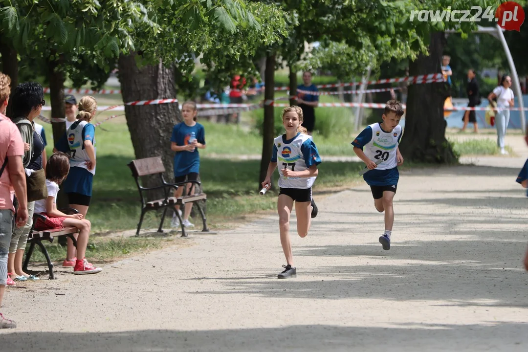 Sztafety szkolne w ramach 24h Rawickiego Festiwalu Sportu