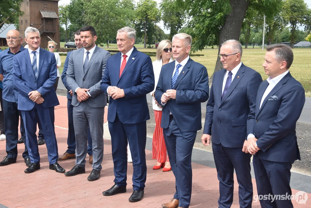 Otwarcie nowej ścieżki pieszo-rowerowej w Pępowie i drogi w Babkowicach