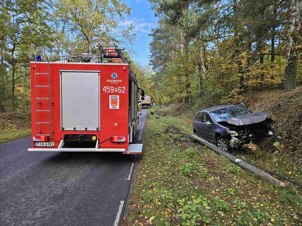 Zderzenie auta osobowego i ciężarówki pod Żerkowem. Droga zablokowana - Zdjęcie główne