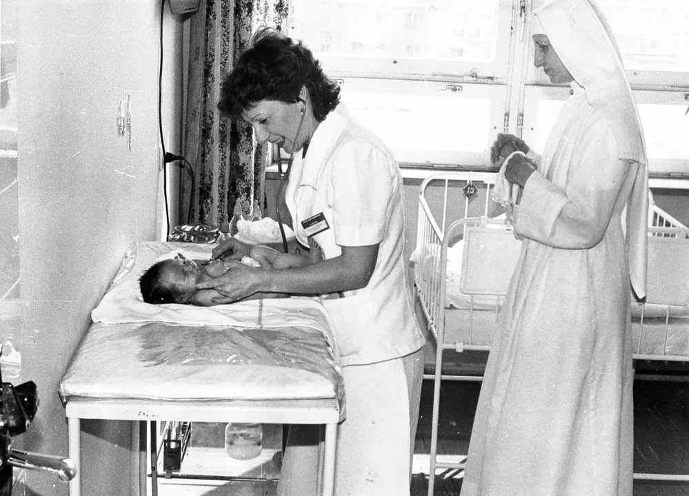 Dr Ewa Ulatowska w trakcie pracy na oddziale noworodkowym w nowym szpitalu