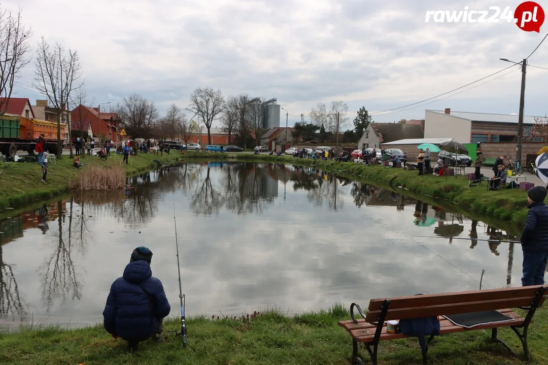 Uczniowie szkoły w Sarnowie łowili ryby