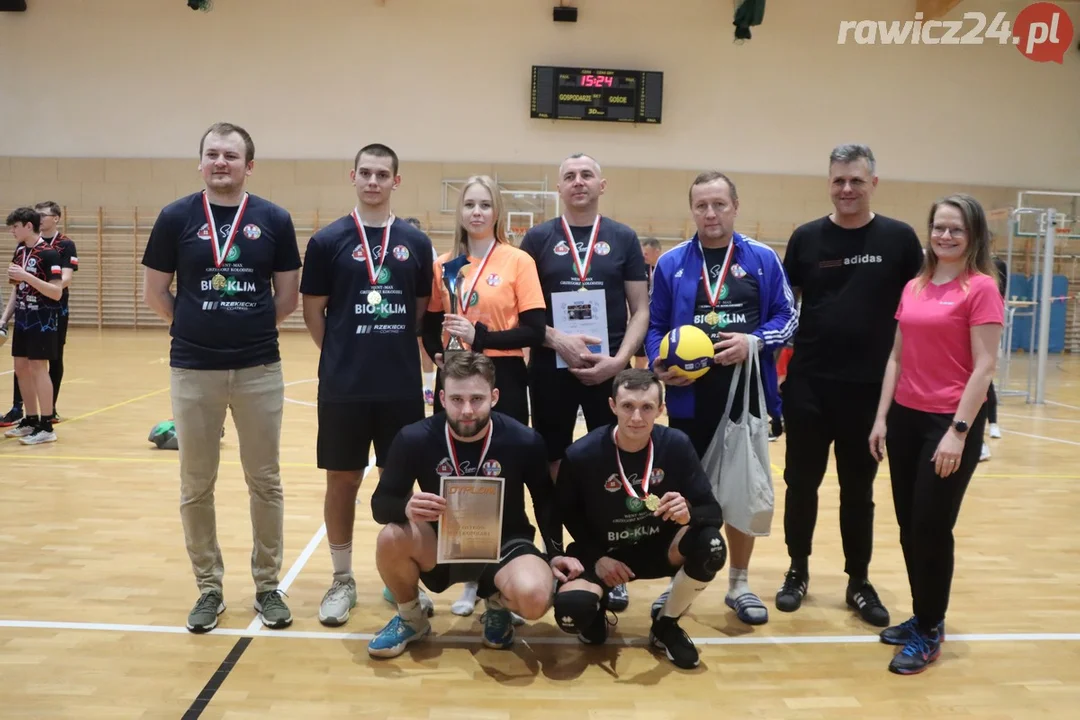 Turniej siatkówki w hali SP4 w Rawiczu