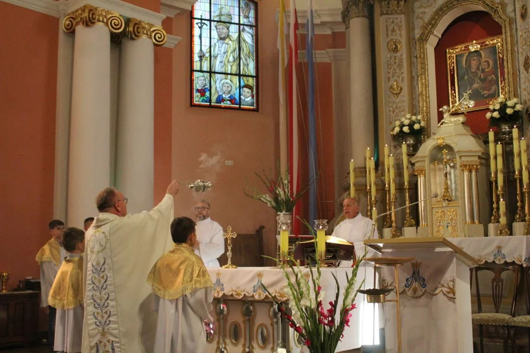 Uroczystość Matki Bożej Cieleckiej w parafii św. Małgorzaty w Cielczy z zawierzeniem KGW z gminy Jarocin