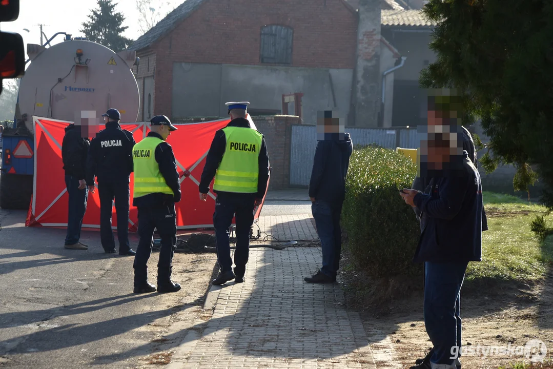 Wypadek śmiertelny w Żytowiecku. Mężczyzna przejechany przez ciągnik