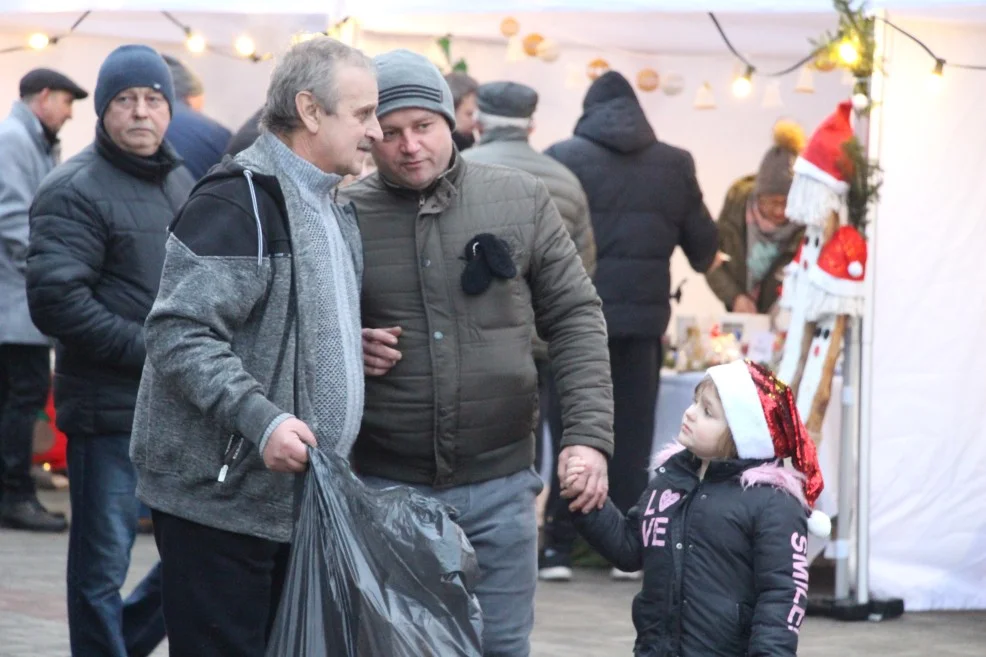 Jarmark bożonarodzeniowy i finał konkursu "Wilekopolskie smaki wigilijne w Choczu"