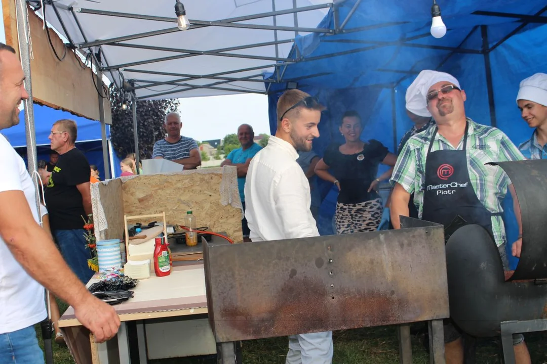 Tłumy na dożynkach wiejskich w Twardowie