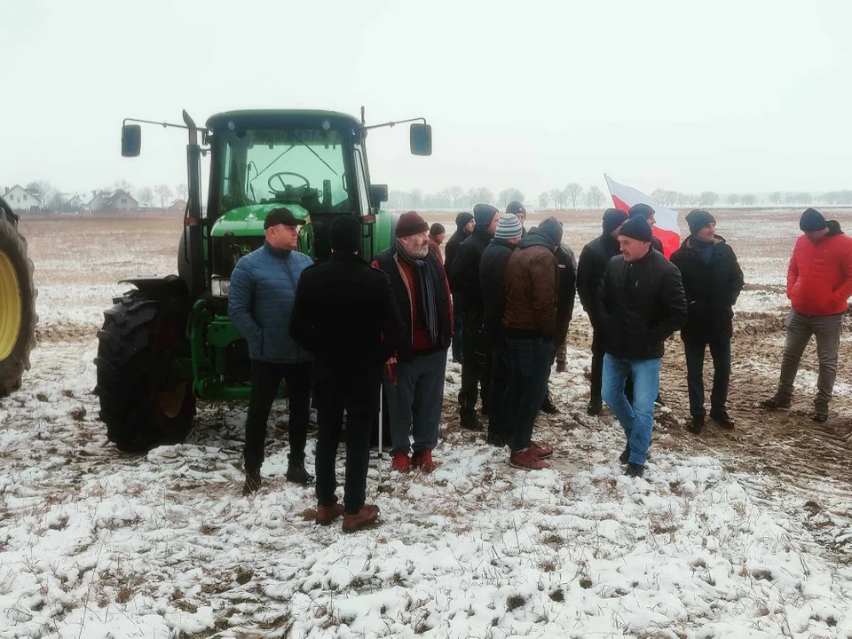 Protest rolników w Gołuchowie. Domagają się zmian w  polityce rolnej - Zdjęcie główne