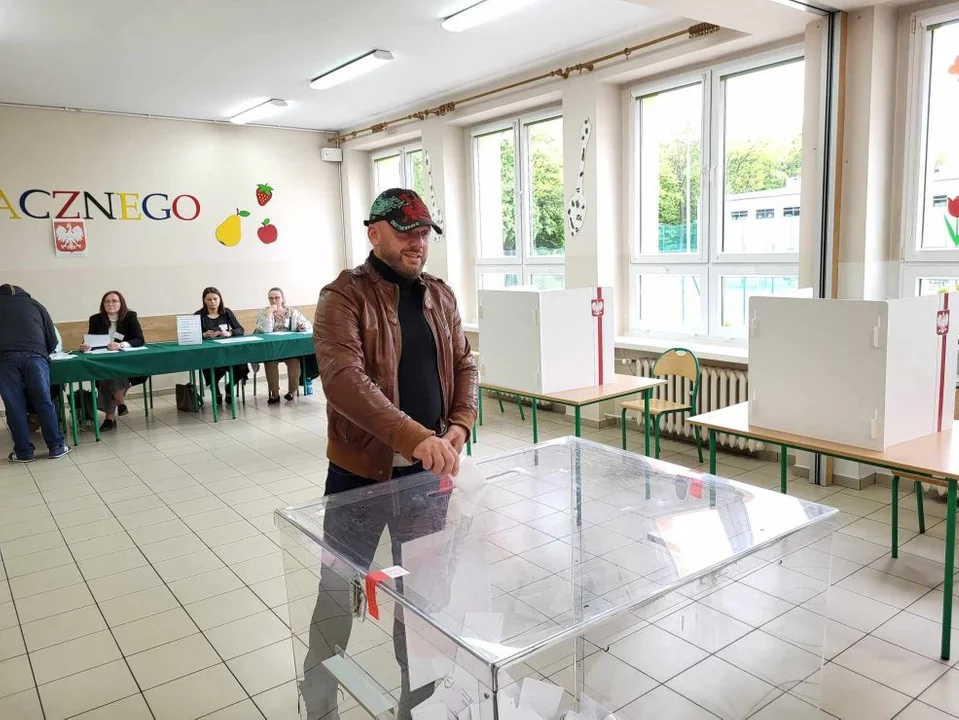 Wybory samorządowe 2024 II tura. Trwa głosowanie w gminach Jarocin i Kotlin