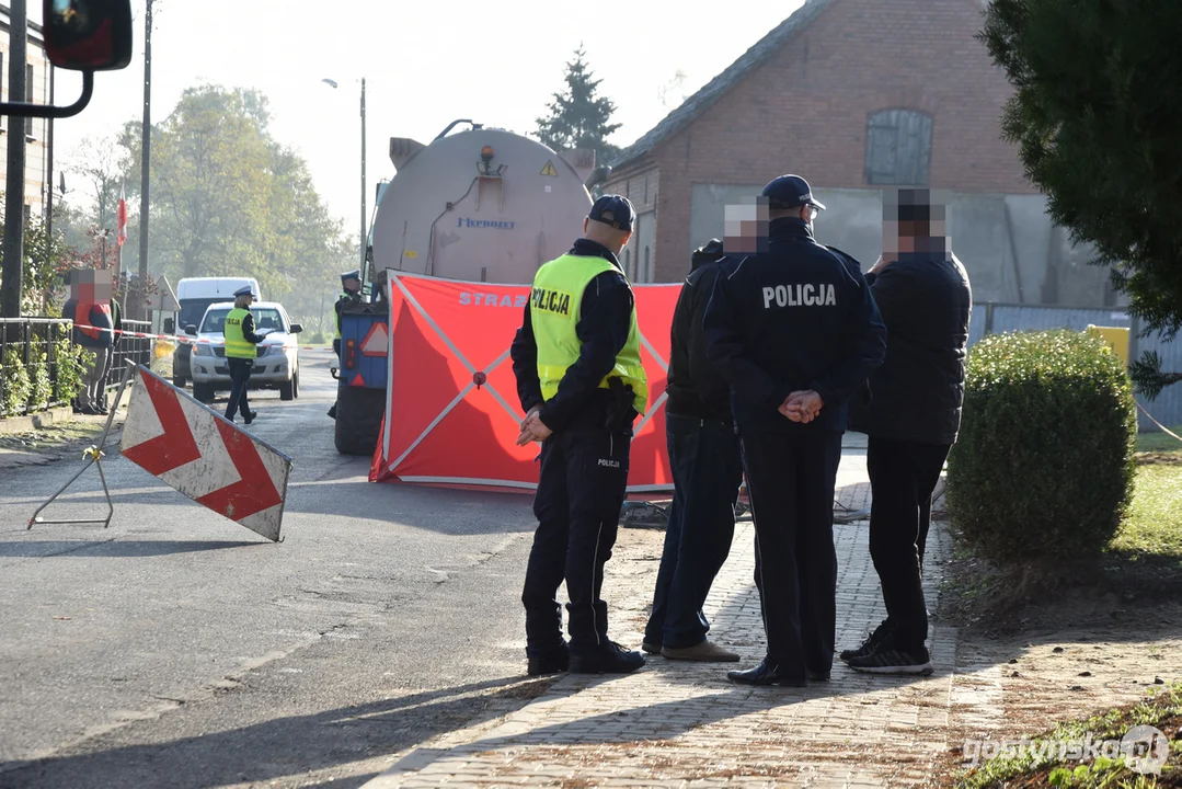 Wypadek śmiertelny w Żytowiecku. Mężczyzna przejechany przez ciągnik