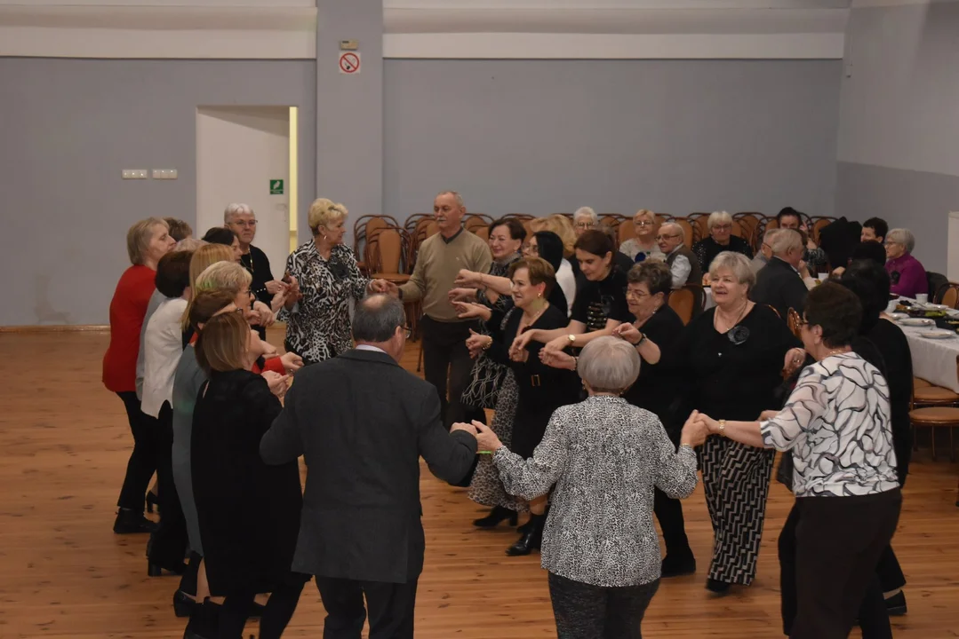 Seniorzy z Chocza wspólnie świętowali Dzień Babci i Dziadka - Zdjęcie główne