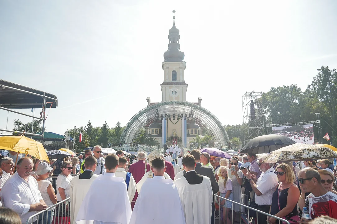 Smolice. Koronacja wizerunku Matki Bożej Uzdrowienia Chorych