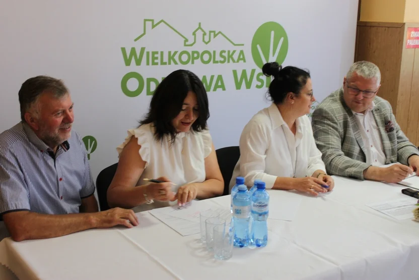 Podpisanie umów w ramach programu Wielkopolska Odnowa Wsi w Wieczynie