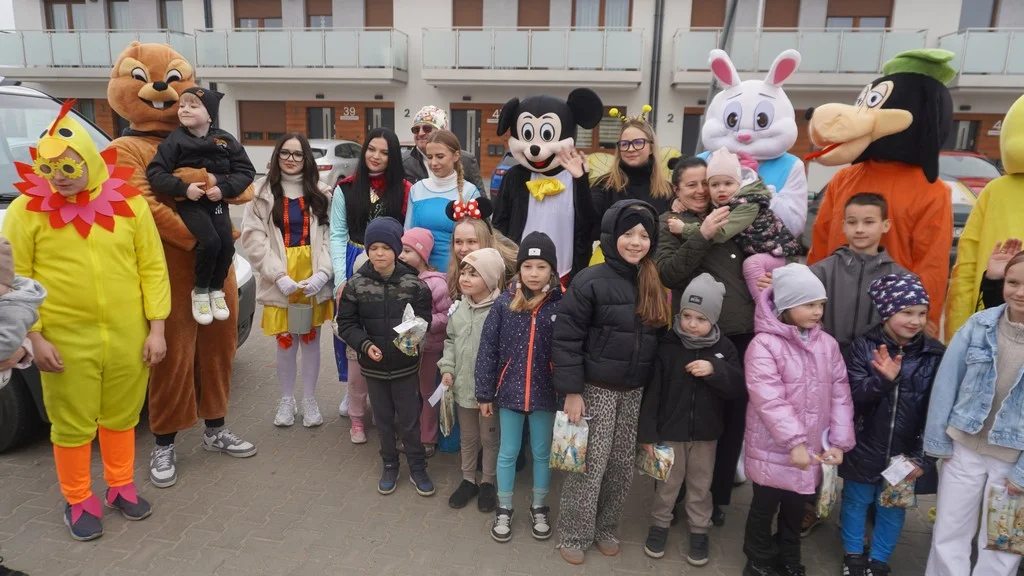 Świąteczna atmosfera w Dobrzycy. Najmłodszych odwiedził "Wielkanocny Zajączek" [ZDJĘCIA]