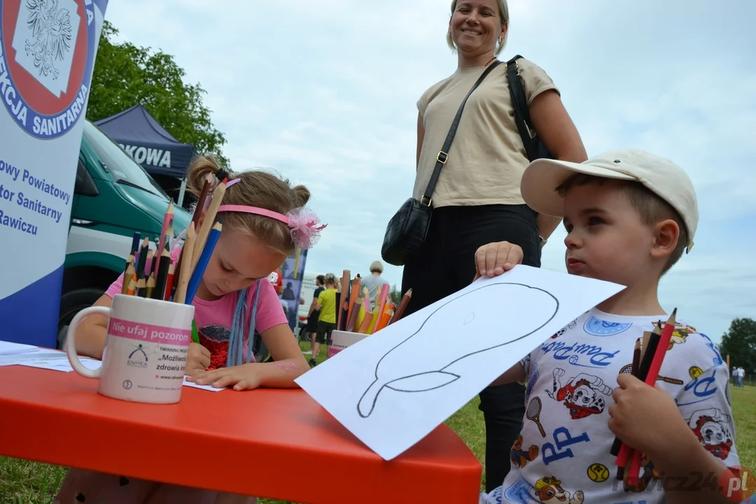 Festyn "Bezpieczne Wakacje z Mundurem" w Sobiałkowie