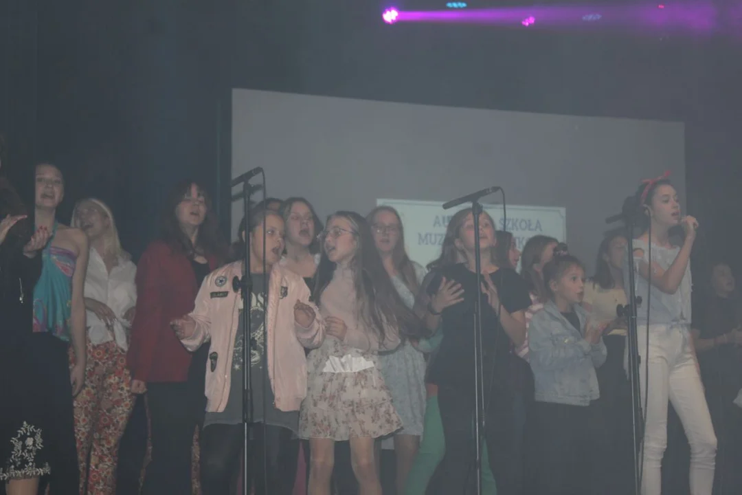 Koncert charytatywny dla Kariny Antczak z kiermaszem ciast