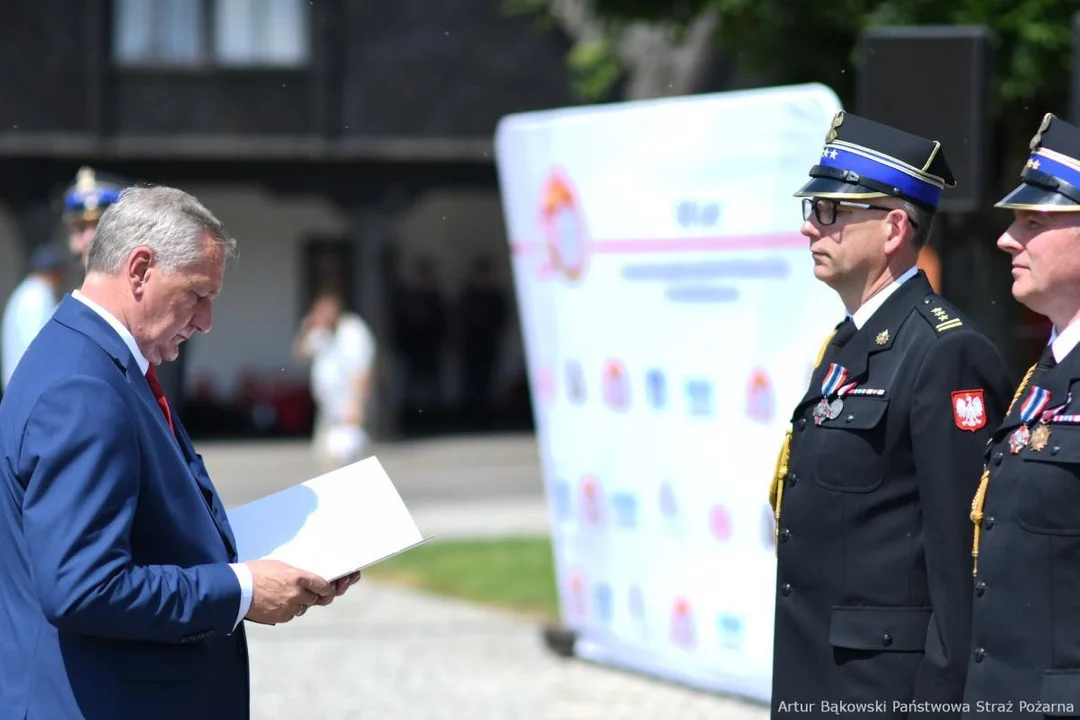 Wyróżnienie dla zastępcy komendanta. Waldemar Barański z awansem i odznaką