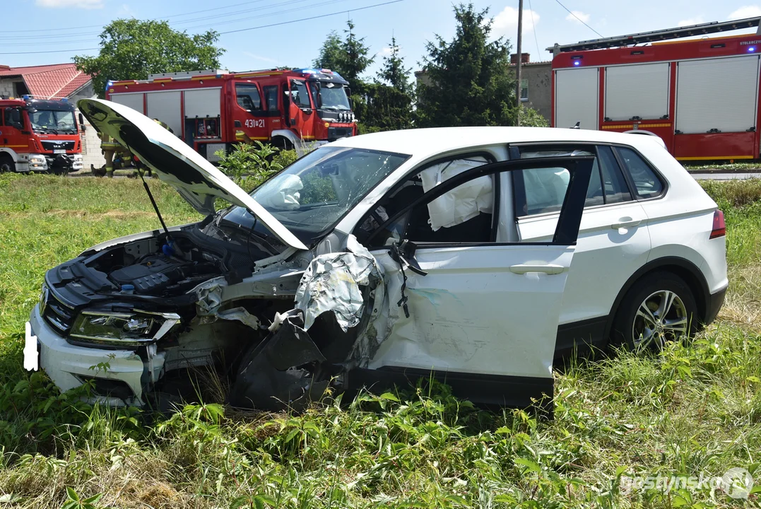 Zderzenie samochodu osobowego z ciężarówką przed przychodnią w Krobi