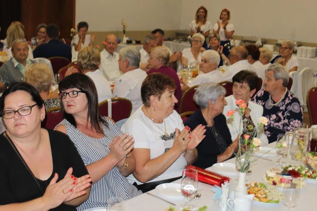 Uroczystość Matki Bożej Cieleckiej w parafii św. Małgorzaty w Cielczy z zawierzeniem KGW z gminy Jarocin