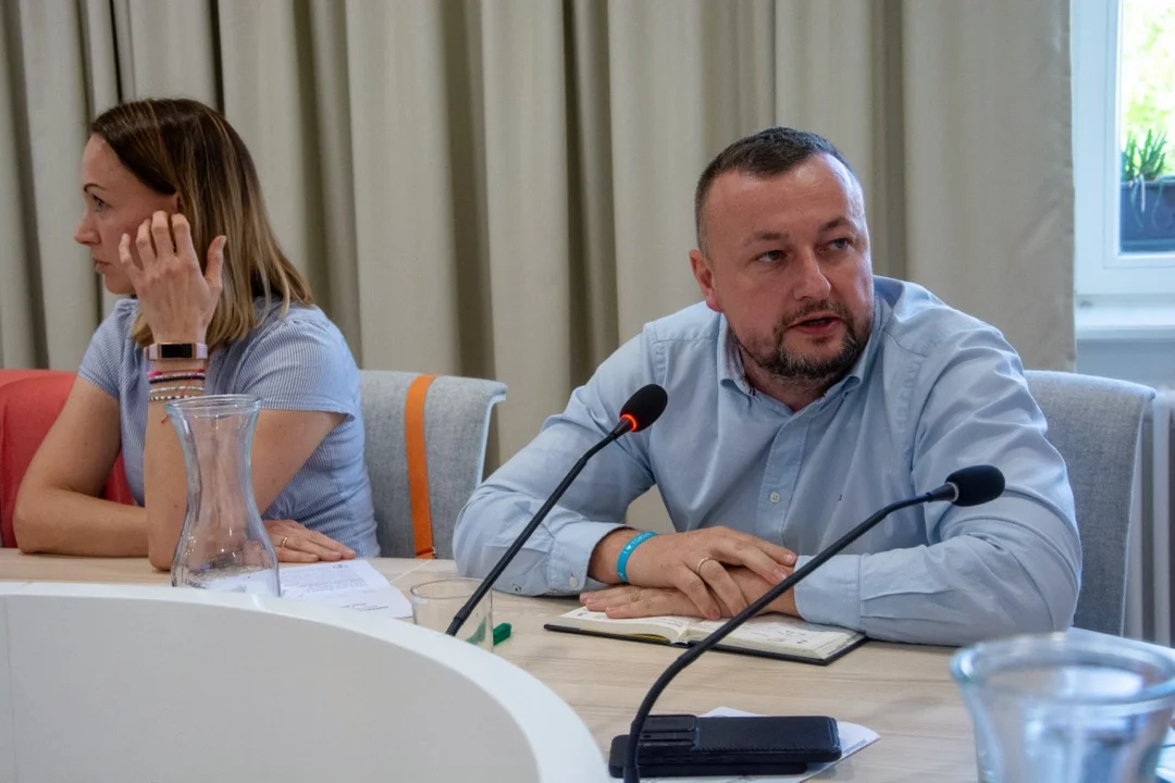 Dyskusja o sytuacji w Schronisku dla Bezdomnych Zwierząt w Radlinie