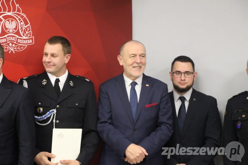 Wręczenie świadczeń ratowniczych i promes dla młodzieżowych drużyn pożarniczych z powiatu pleszewskiego