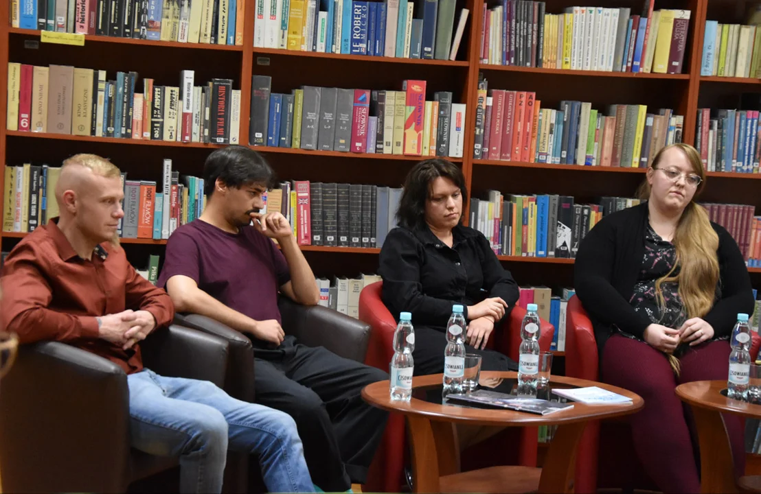 „Szkatułka z cukru” i „Gostyński Dekameron. (...)” Co się za tym kryje? Gostyńska biblioteka odpowiada - Zdjęcie główne